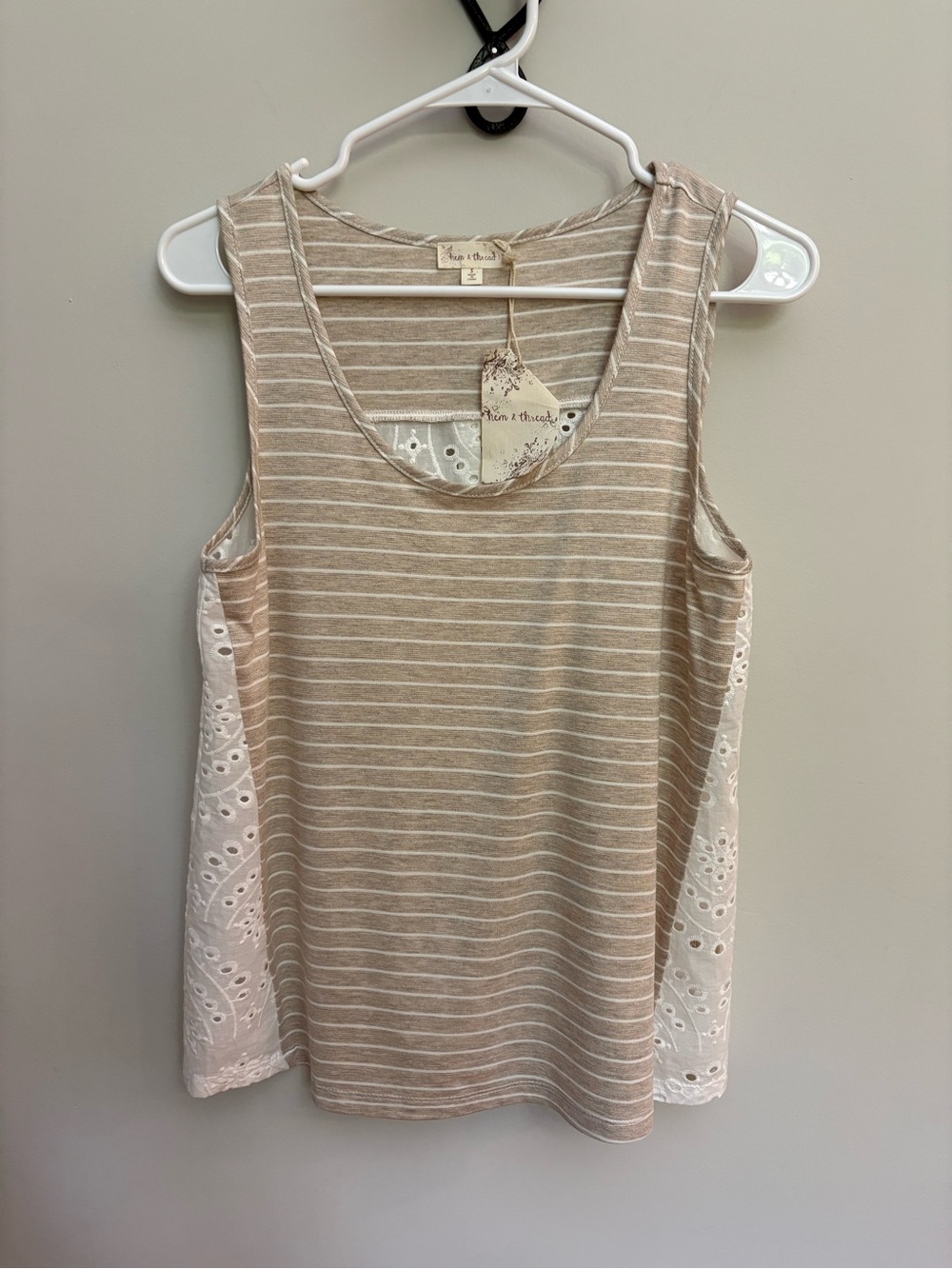 Hem & Thread Boho Eyelet Lace Striped Eyelet Tank Top Size Small NWT - Picture 6 of 7